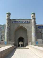photo of entrance to Khudoyarkhan Palace